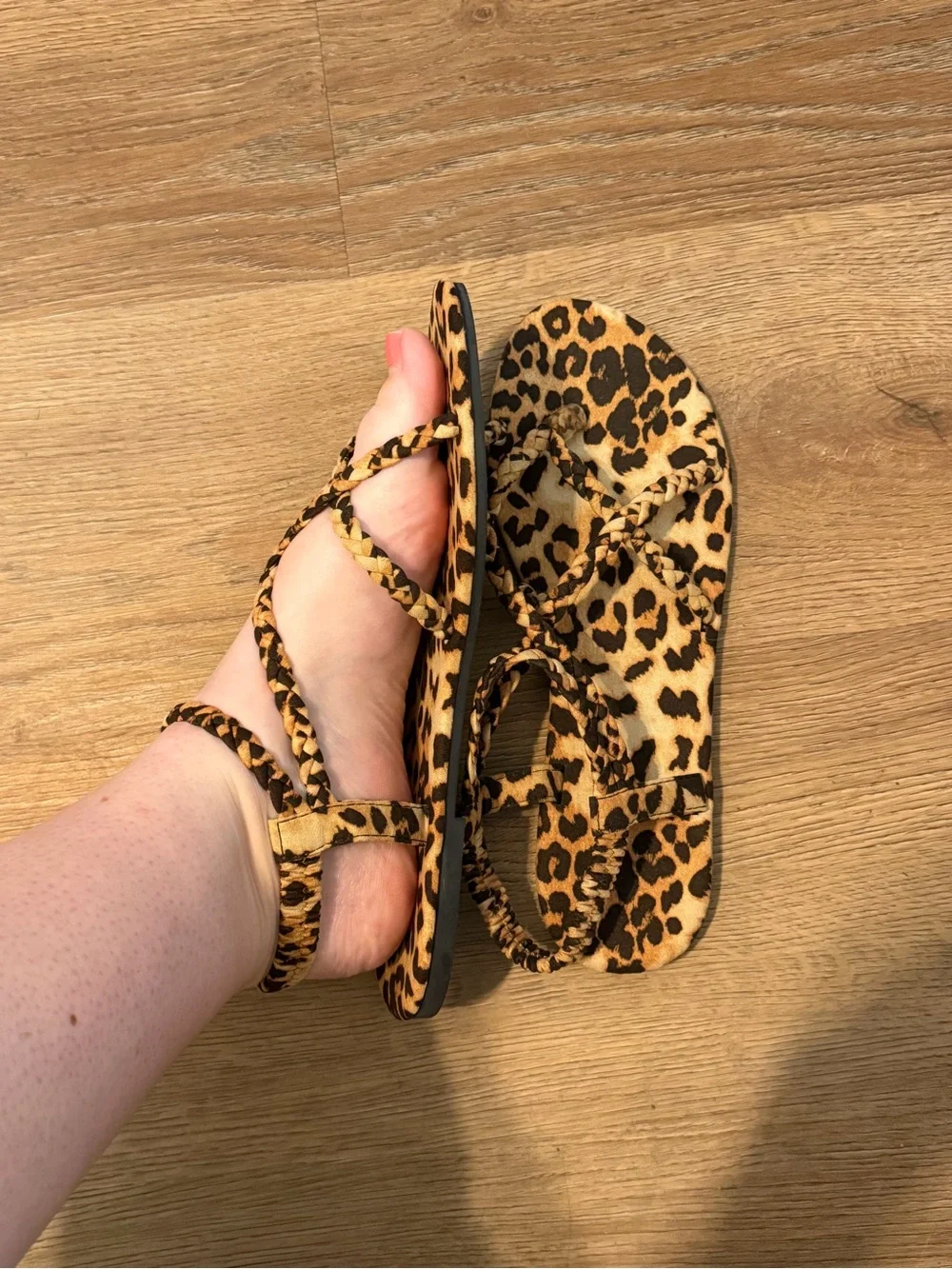 Women’s Leopard Print Strappy Flat Sandals - Picture 7 of 9